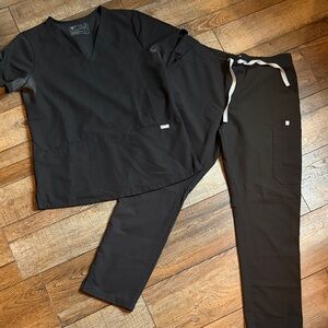 Figs Black Scrub Set